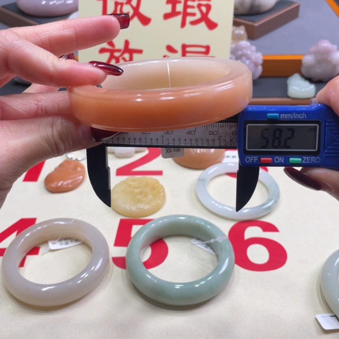 未镶嵌手镯石英质玉