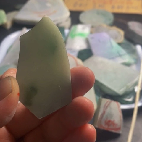 翡翠未镶嵌颈饰缅甸翡翠明料一个