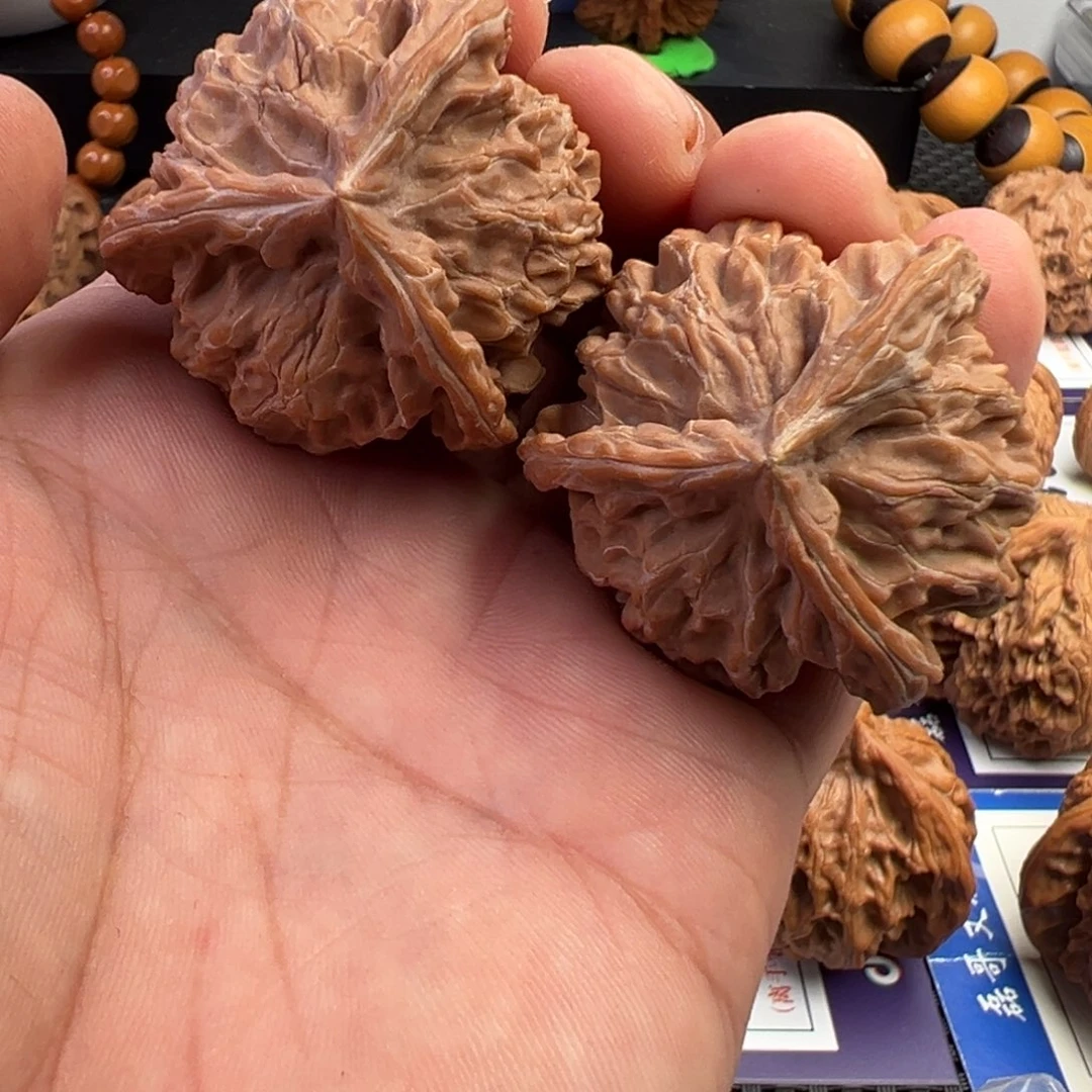 ****虫把件桃核盘山三棱