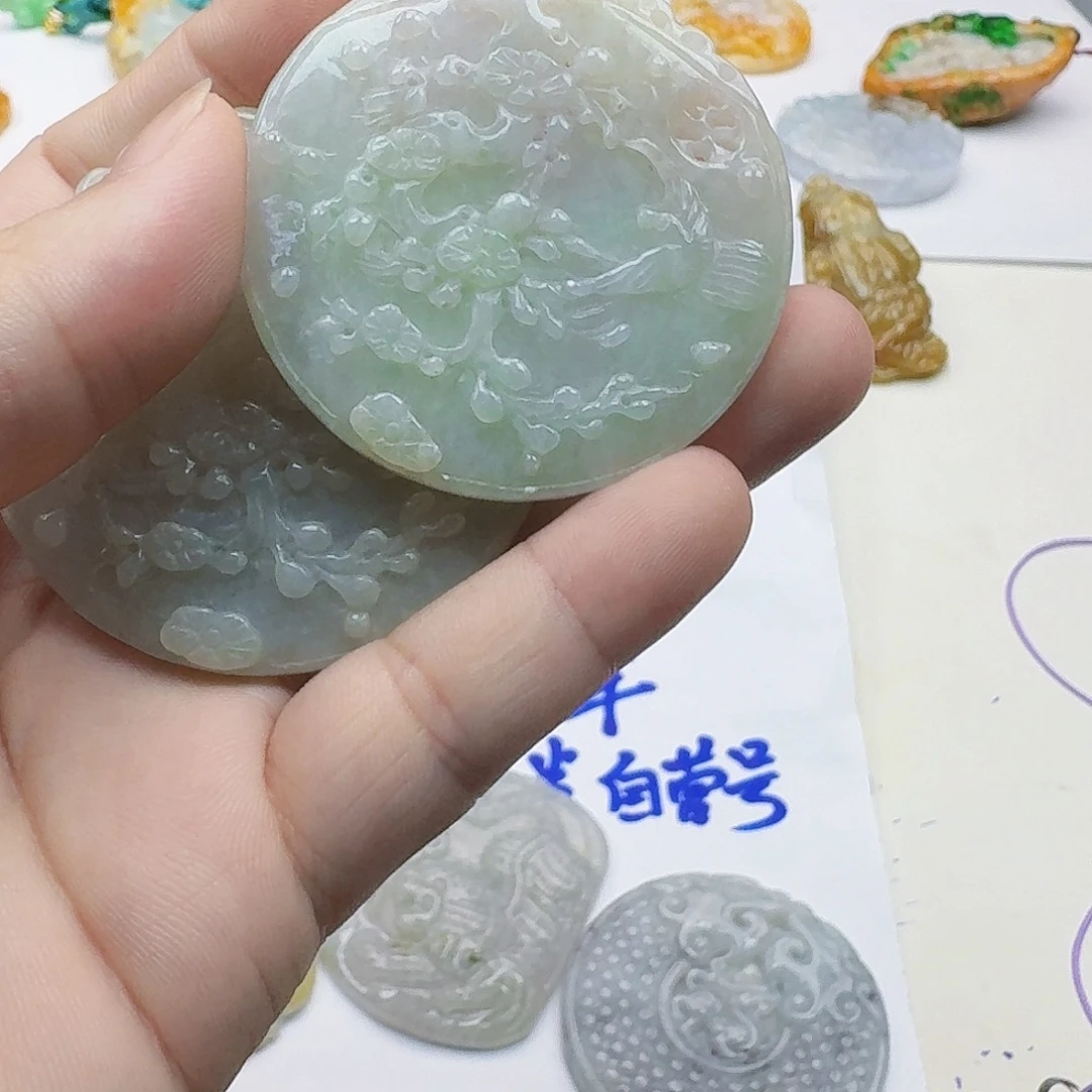 翡翠未镶嵌颈饰多样性发一