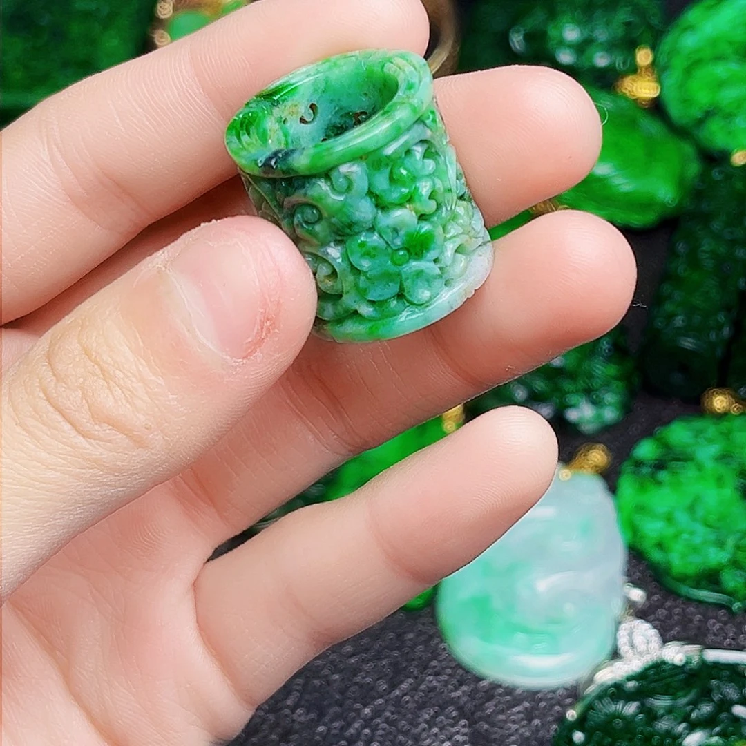 颈饰未镶嵌翡翠多样性
