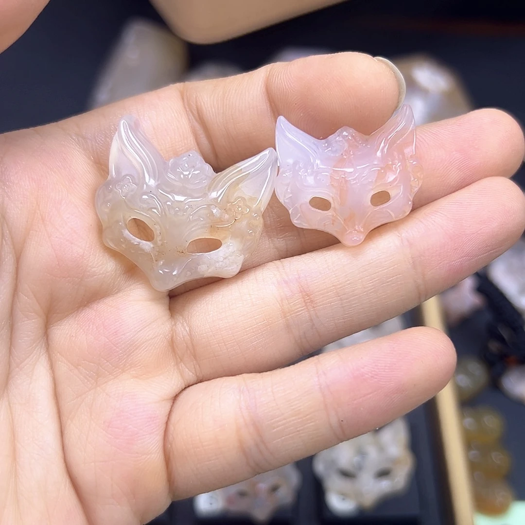 左***饵石英质玉未镶嵌颈饰