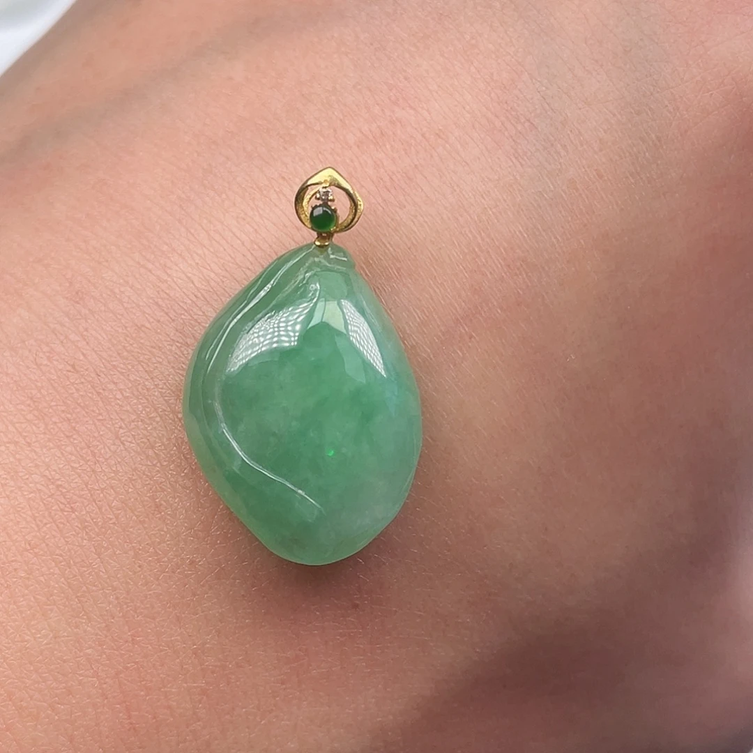 翡翠18K金镶嵌颈饰