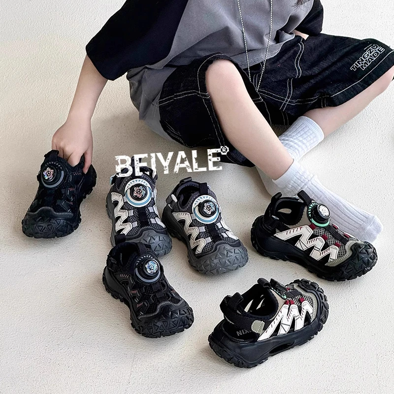 儿童包头凉鞋2025夏季新款男童运动凉鞋女童鞋子镂空旋钮纽扣凉鞋