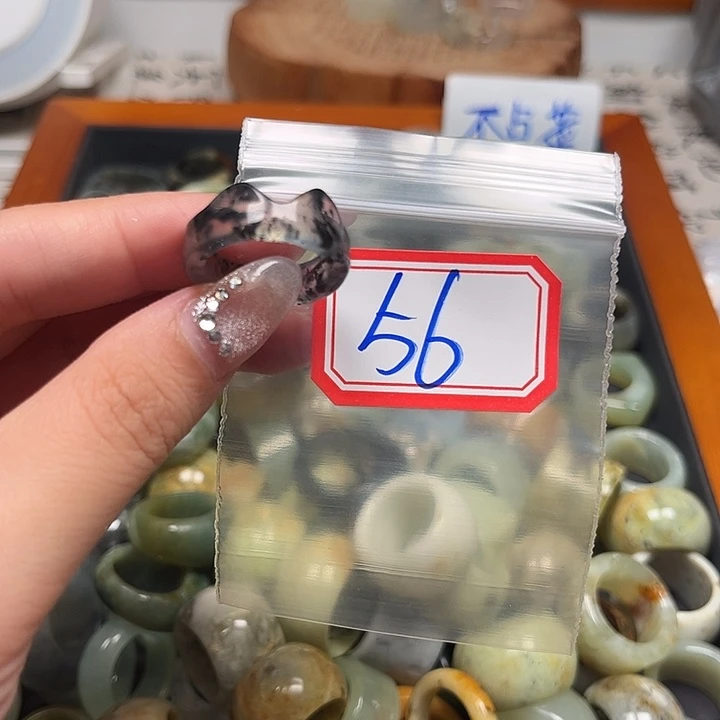 吐***干蛇纹石玉未镶嵌戒指