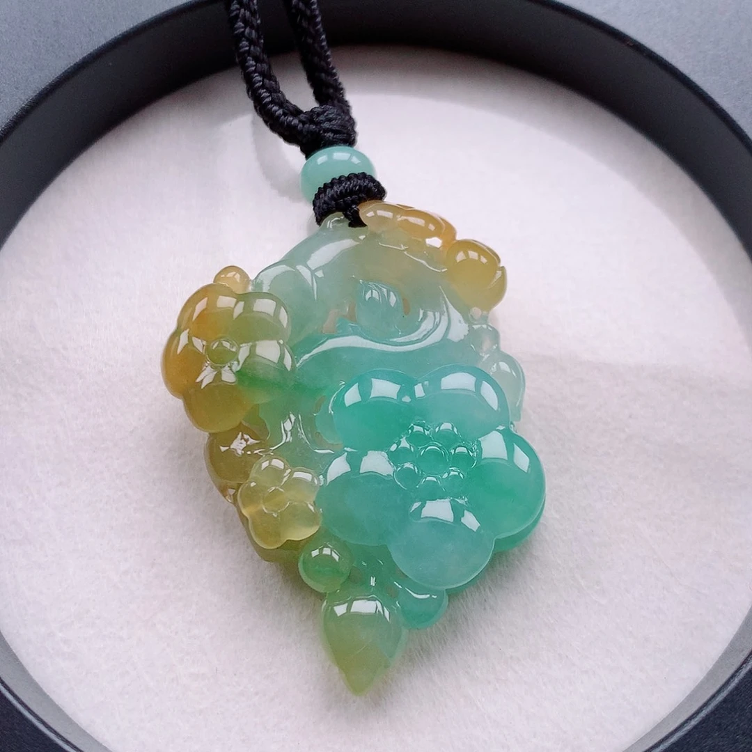 翡翠未镶嵌颈饰天然黄加绿