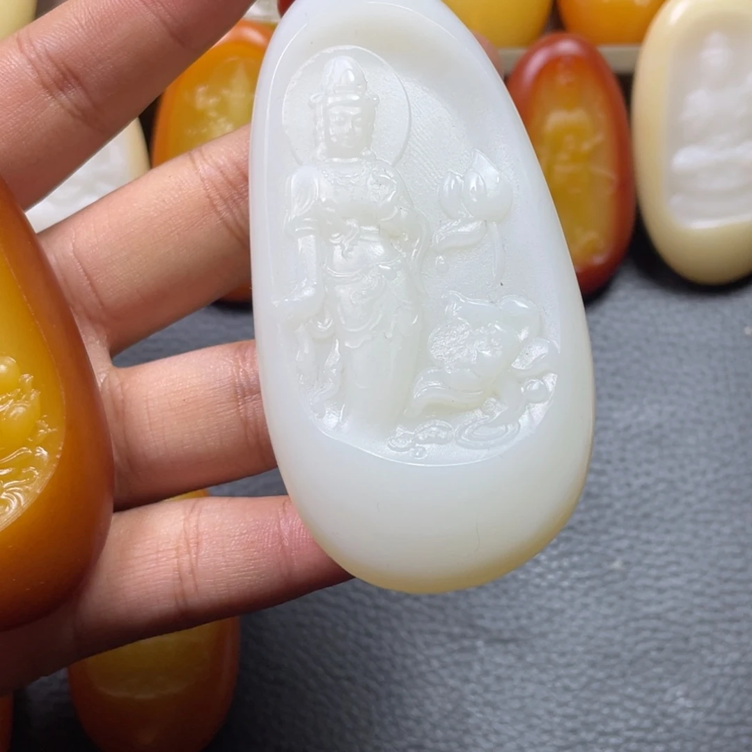 流***虹颈饰未镶嵌和田玉