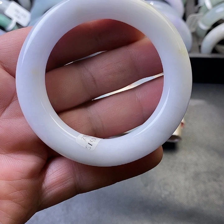 翡翠未镶嵌手镯3、圆