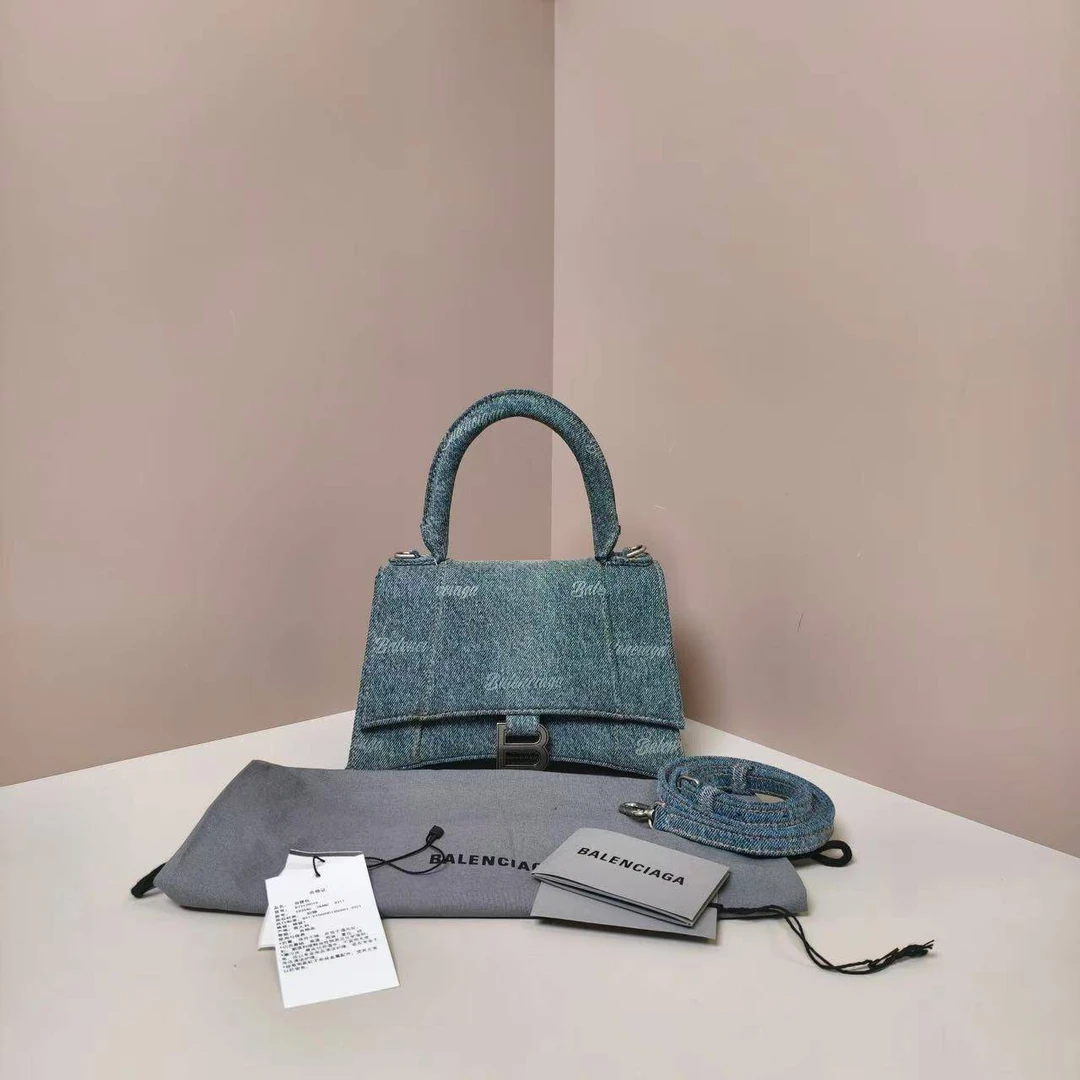 胖虎佳佳/巴黎世家/95新/公价0/箱包/斜挎包/31B2506090134