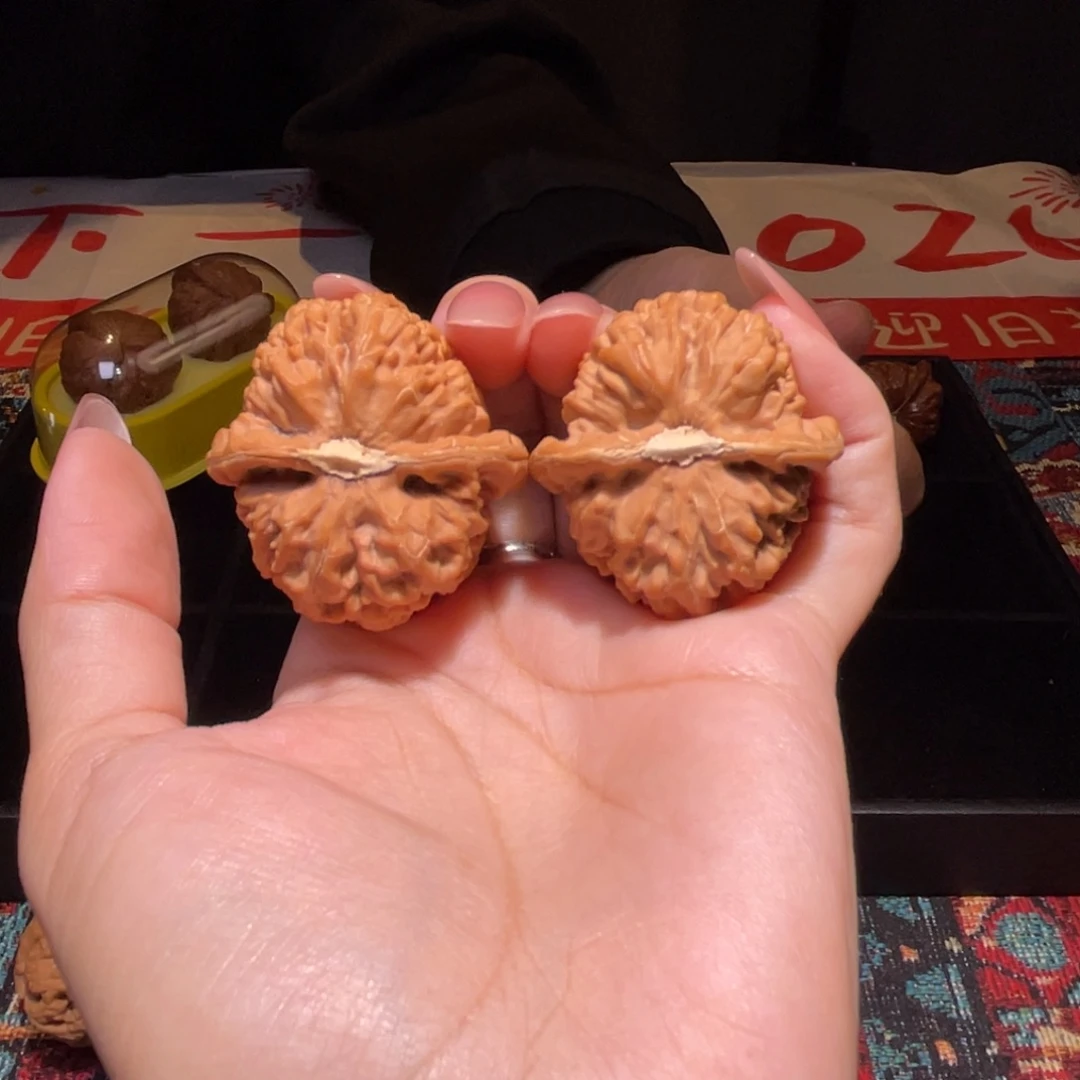 把件文玩核桃扶**t39左右s山一代红莲