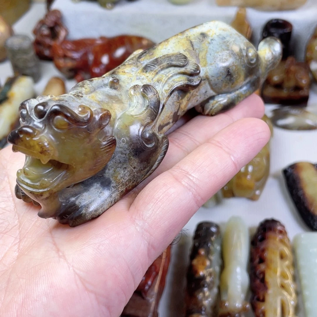 和田玉颈饰未镶嵌不****鱼