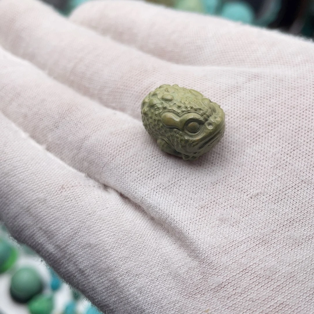 绿松石未镶嵌颈饰