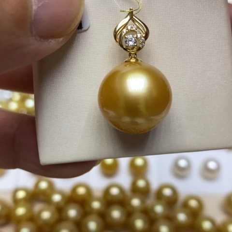 18K金镶嵌颈饰海水珍珠
