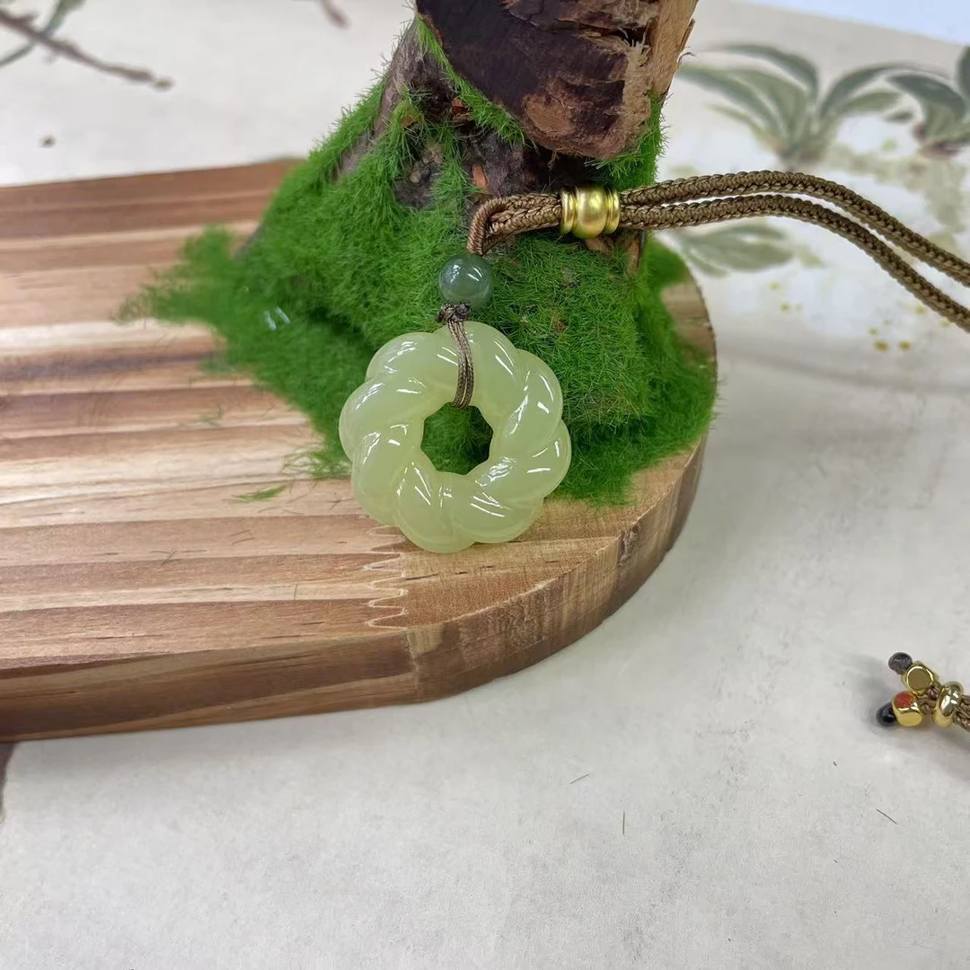 【就在南阳】和田玉麻花圆环吊坠多样性发其一 T9-037