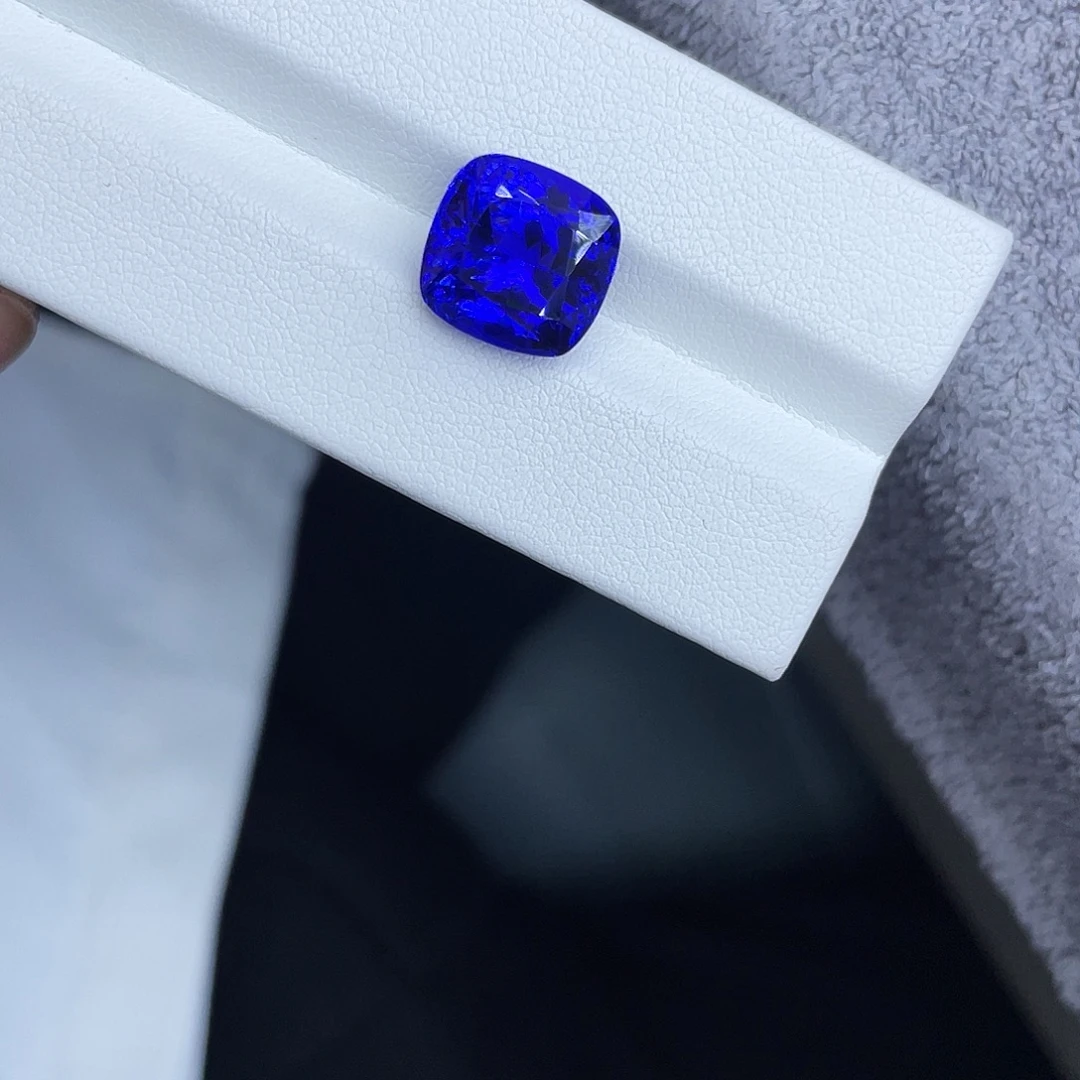 坦桑石裸石未镶嵌7.35Ct