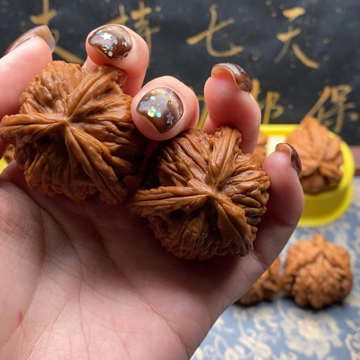 爱***牛文玩核桃吊坠白狮子