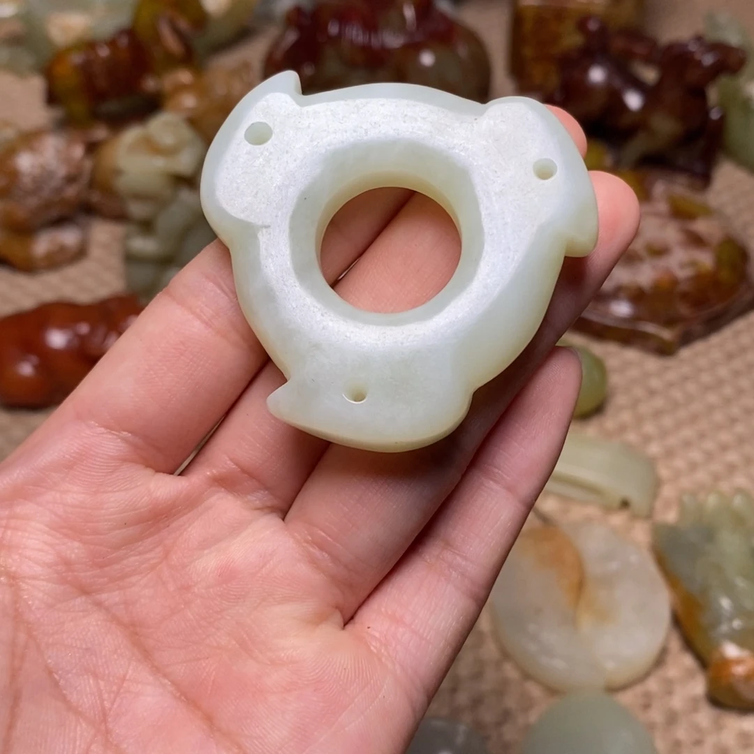 蛇纹石玉未镶嵌颈饰