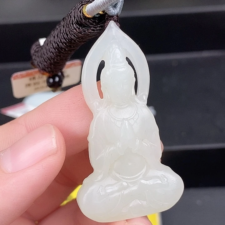 1***%和田玉未镶嵌颈饰
