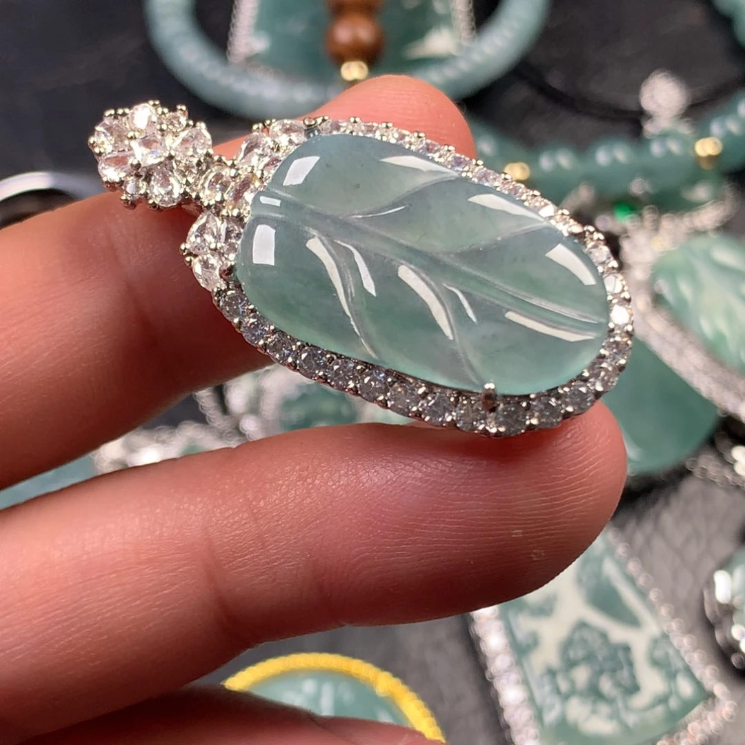 翡翠未镶嵌颈饰大叶子