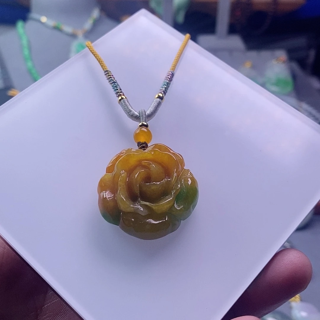 翡翠未镶嵌吊坠(赠链)