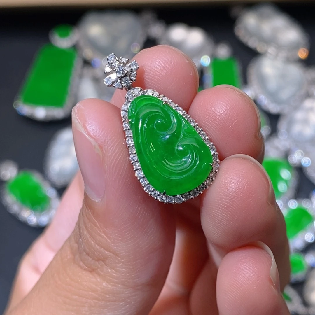 翡翠18K金镶嵌颈饰天然缅甸A货翡翠