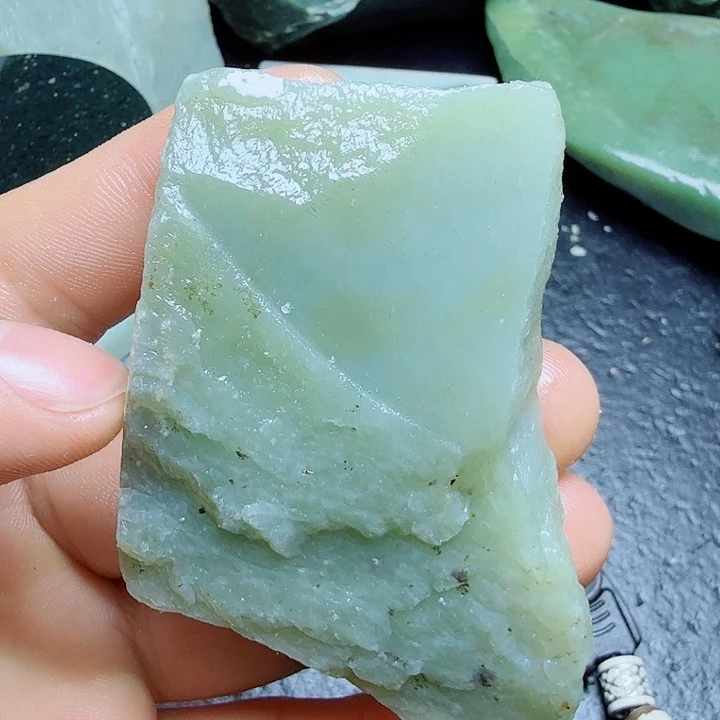 和田玉（糖玉）未镶嵌珠宝奇石