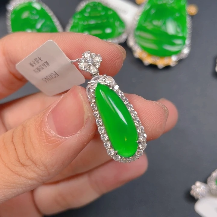 【闪购商品】颈饰银S925镶嵌翡翠翡翠
