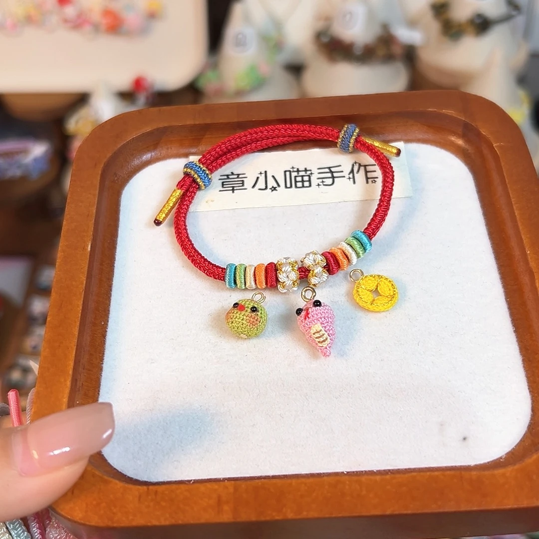 针织品手工钩织小蛇手绳