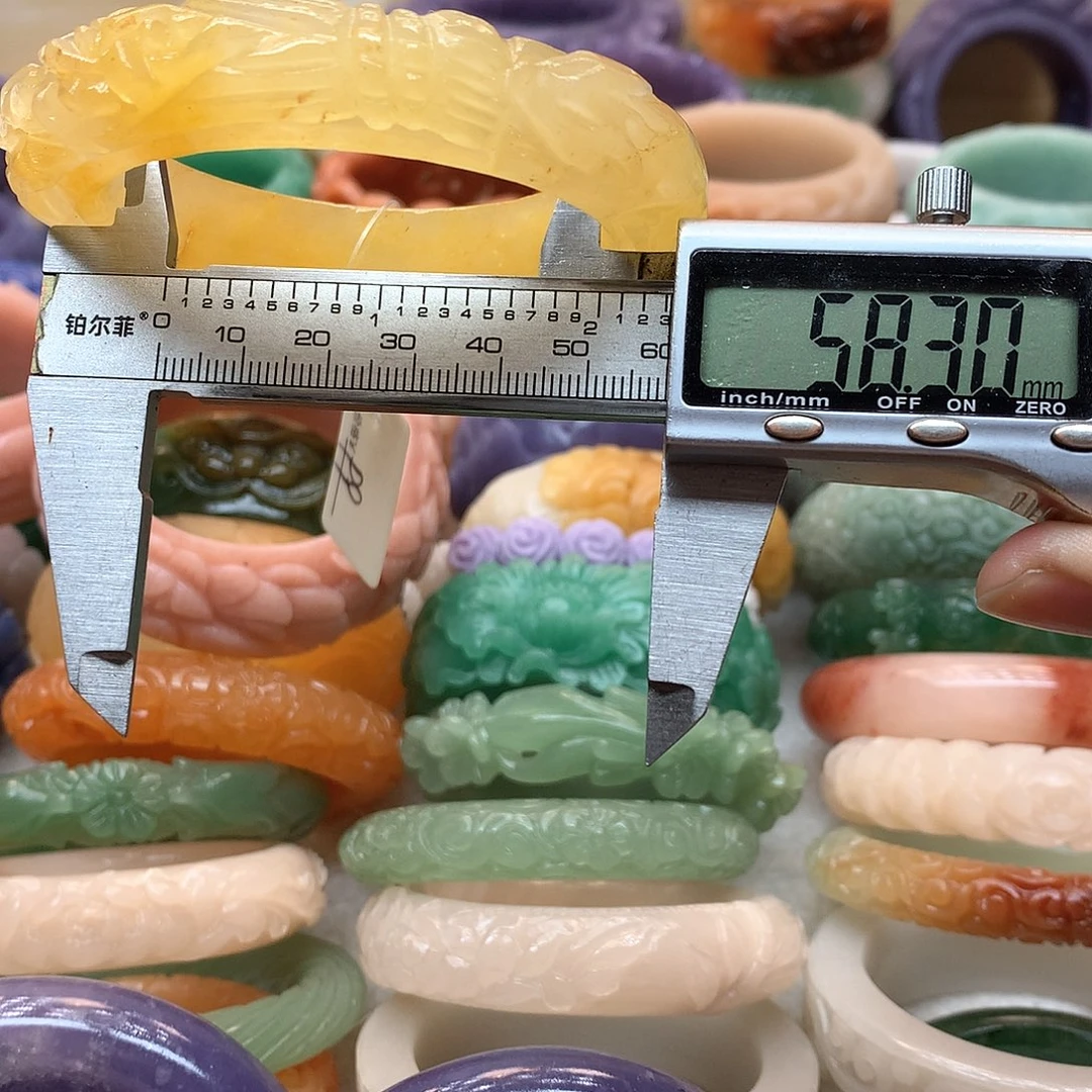 未镶嵌手镯石英质玉