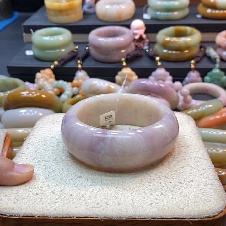 未镶嵌手镯石英岩玉