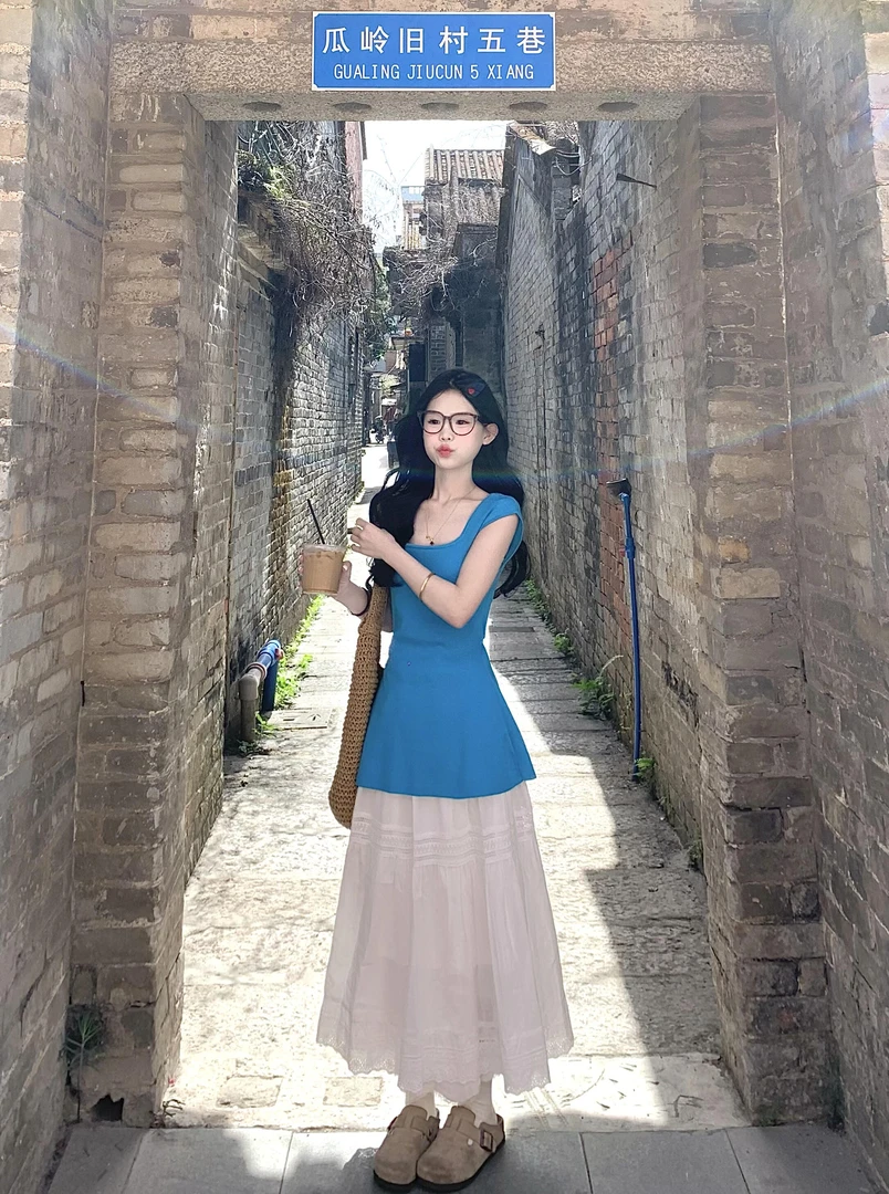 韩系减龄一整套穿搭蓝色方领背心上衣女夏季蕾丝拼接半身裙两件套