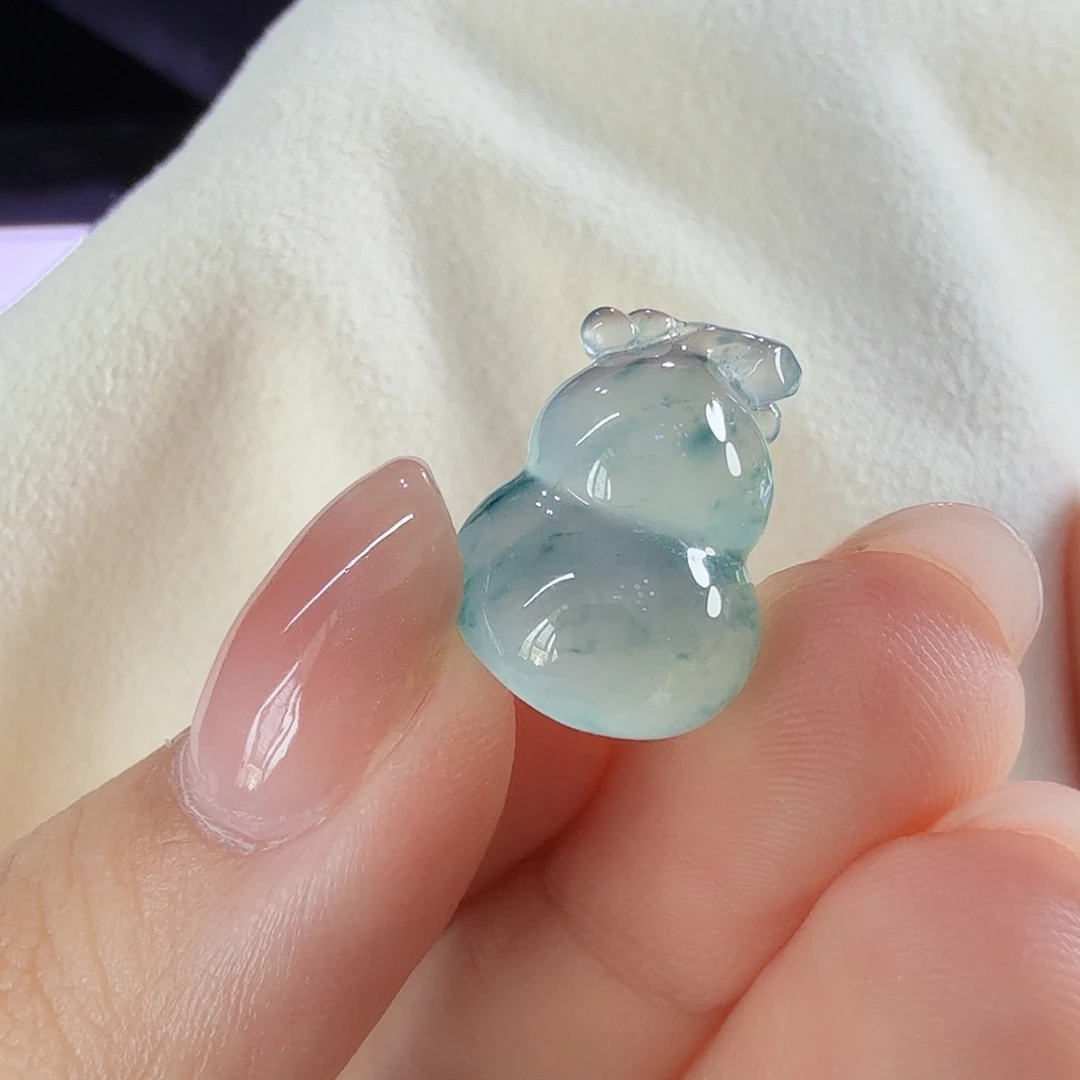 翡翠未镶嵌颈饰葫芦