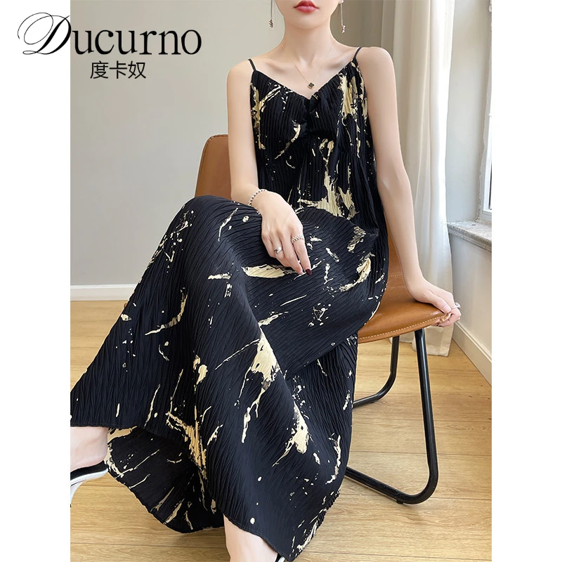 连衣裙女2025夏季新款时尚气质扎染褶皱肌理感v领通勤吊带长裙子