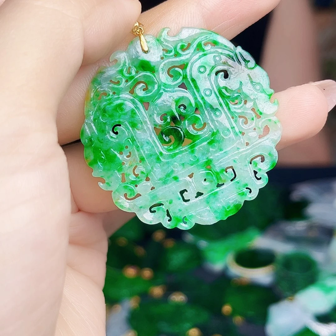 翡翠18K金镶嵌颈饰多样性