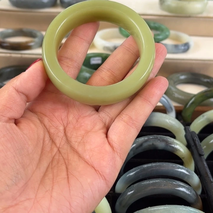 F***S和田玉手镯未镶嵌新疆且末满圈翠青收藏级大漏57