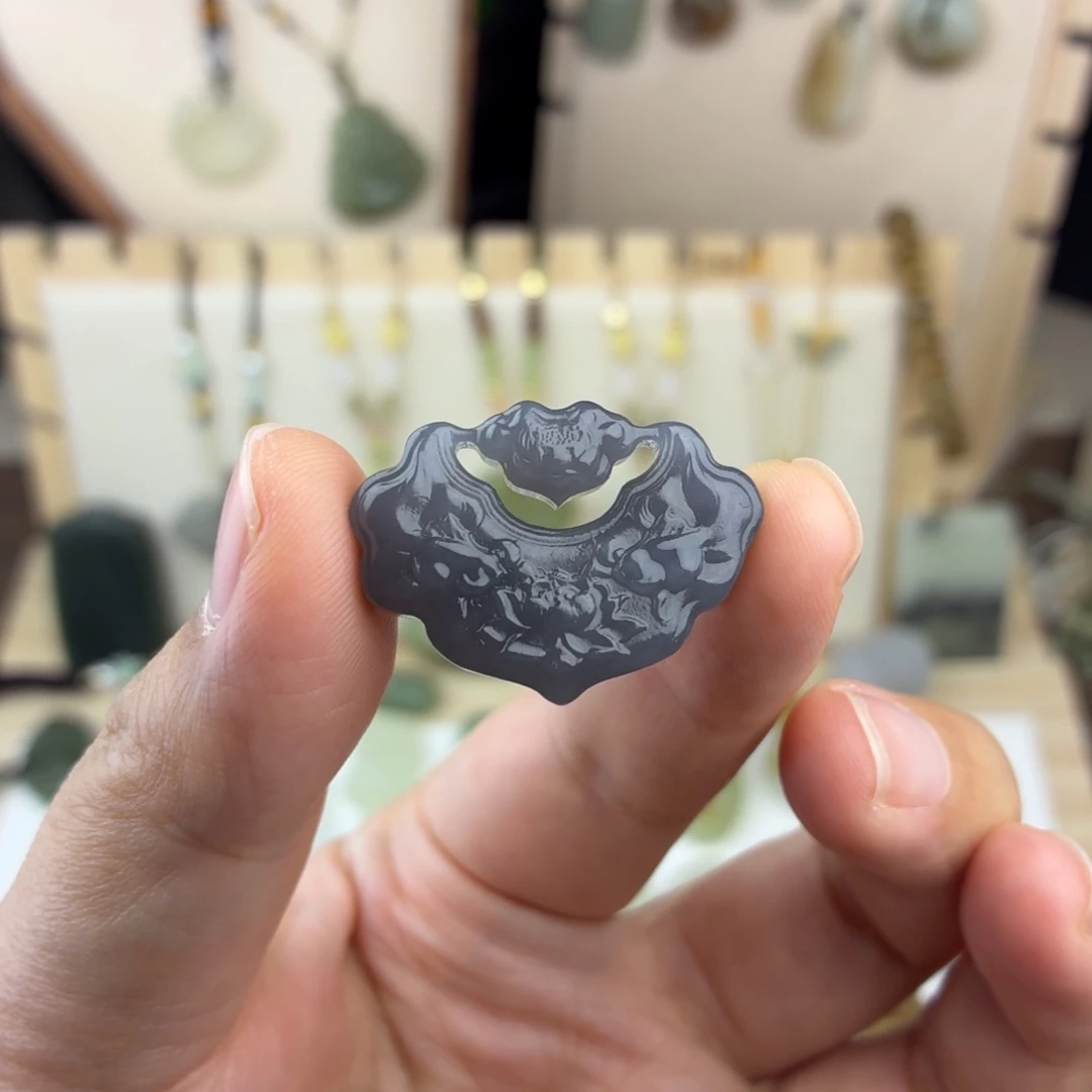 和田玉未镶嵌颈饰微瑕处理等