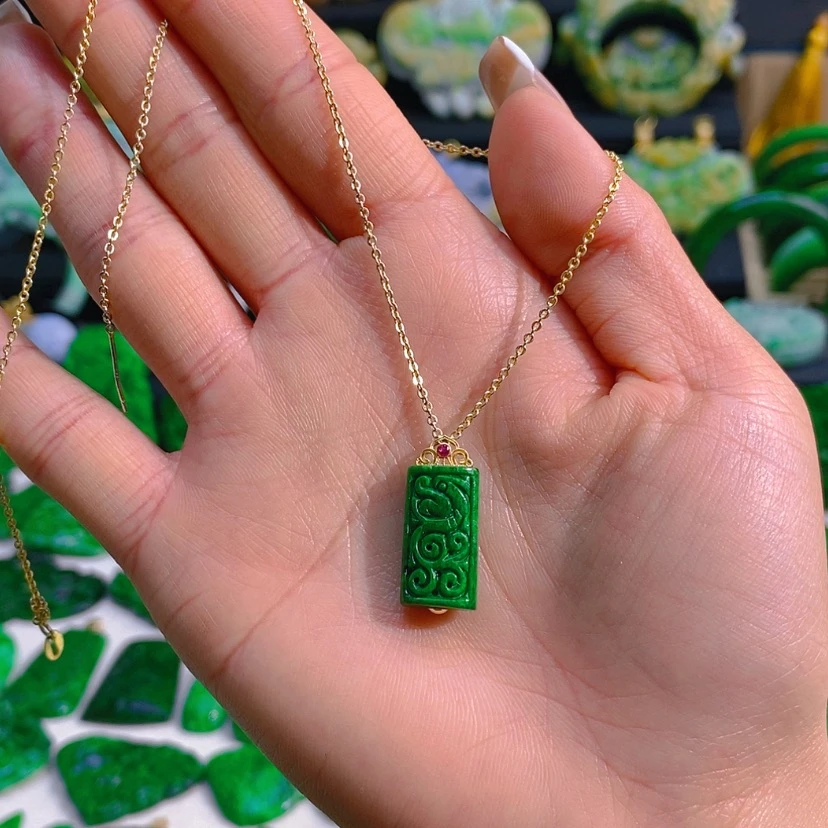 【闪购商品】翡翠颈饰18K金镶嵌双龙护主