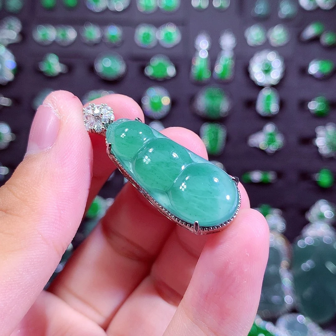 颈饰未镶嵌翡翠天然