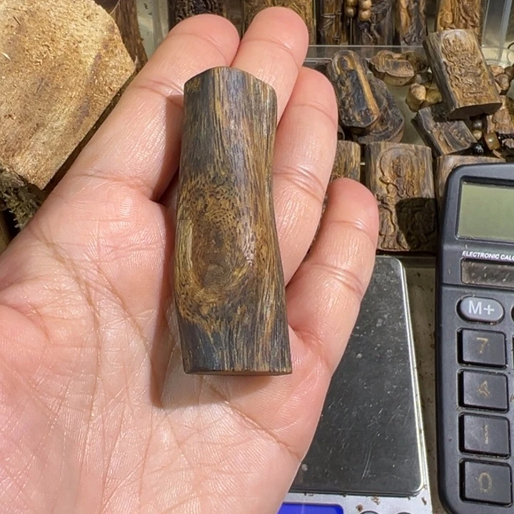 沉香吊坠绿棋楠沉香吊坠11.4克