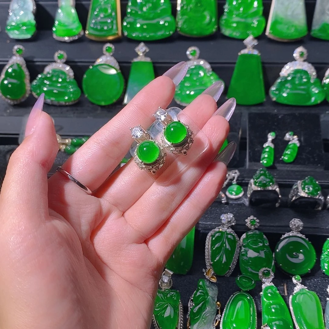 翡翠未镶嵌耳饰。。。