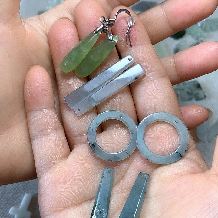 白***白蛇纹石玉未镶嵌耳环