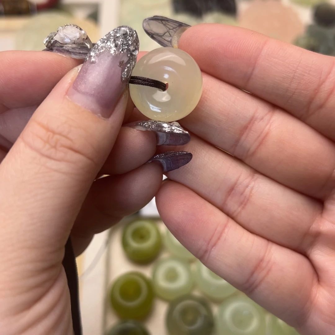 蛇纹石玉颈饰合金