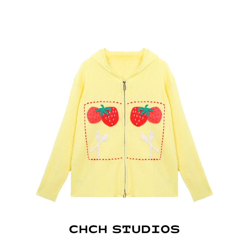 RAZZ63215秋季新款草莓立体刺绣长袖外套时尚百搭连帽开衫女