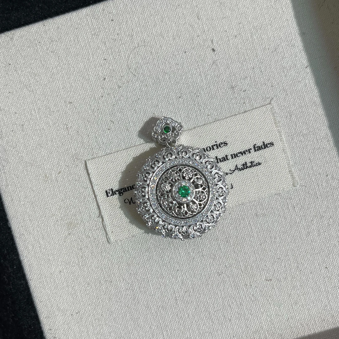 莫桑石铂金pt950镶嵌莫桑转动八宝罗盘吊坠