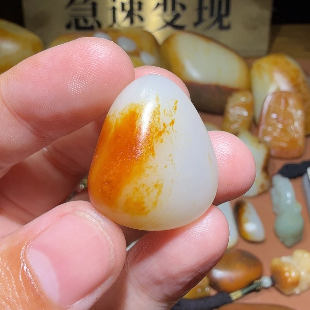 僧***静和田玉未镶嵌颈饰