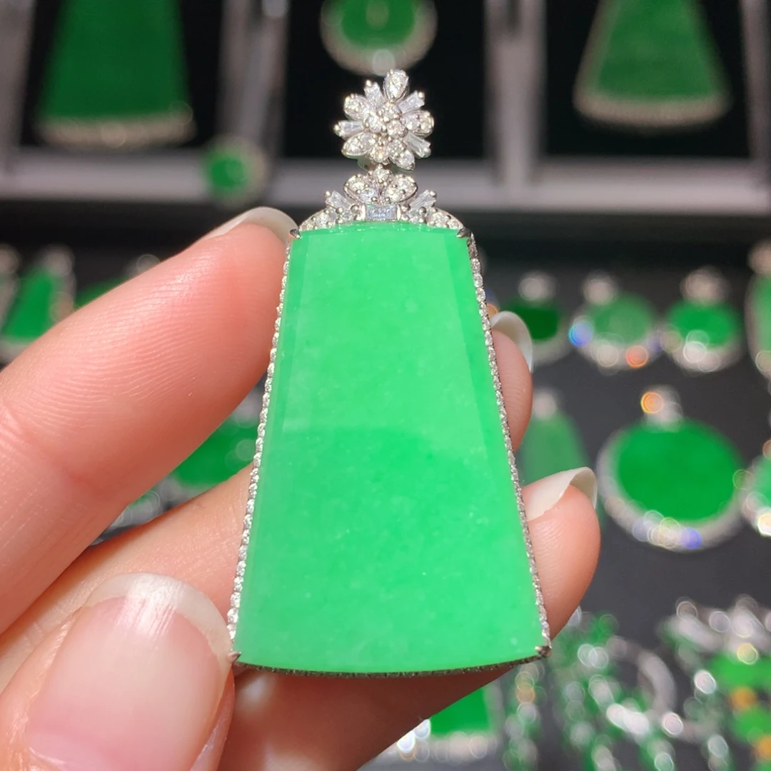 翡翠颈饰18K金镶嵌翡翠