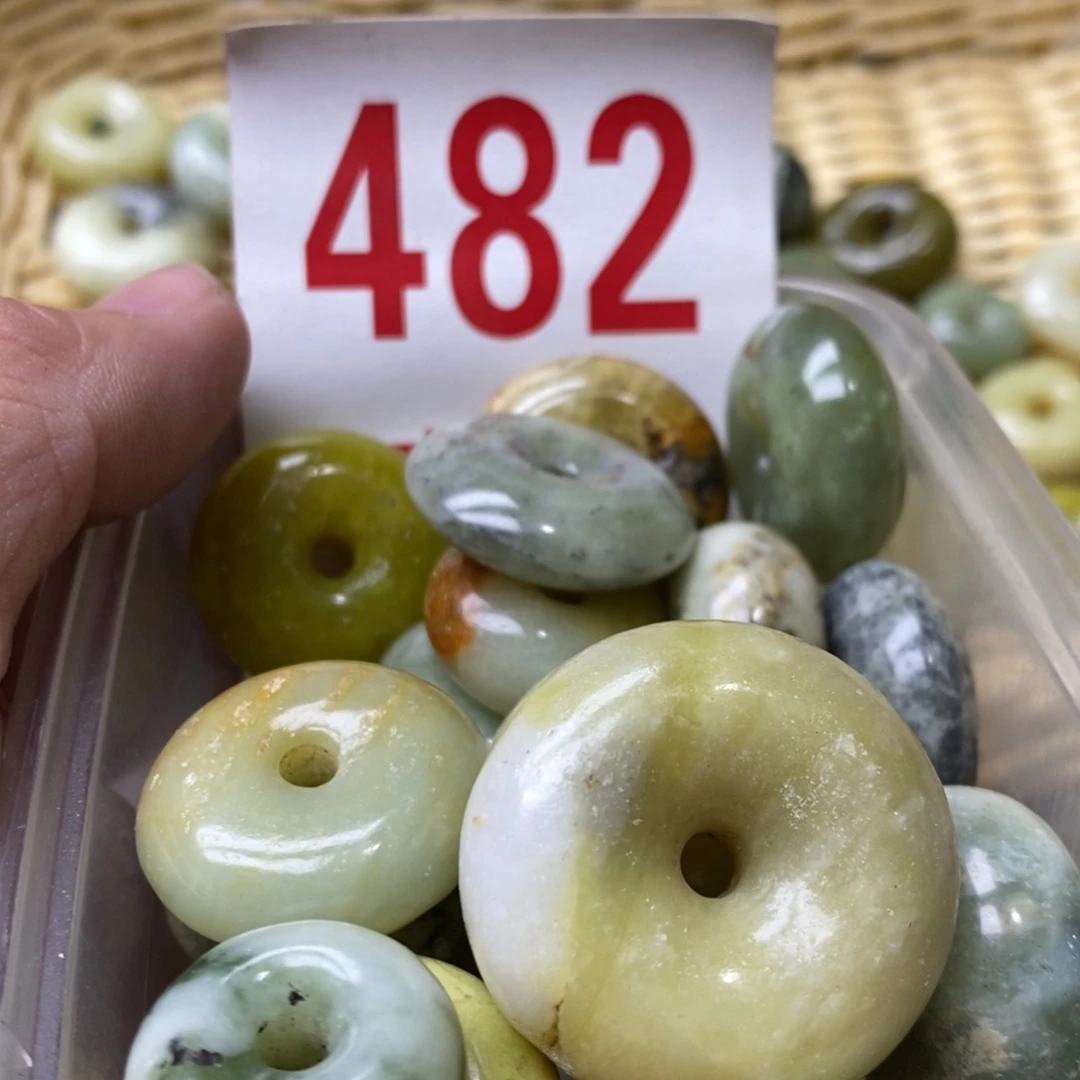 蛇纹石玉挂坠未镶嵌