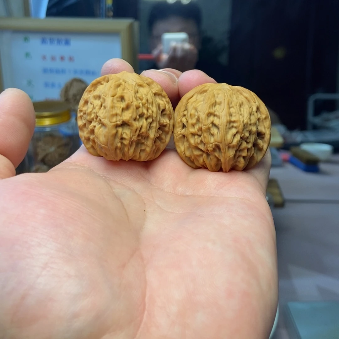 文玩核桃把件红皮山地磨盘