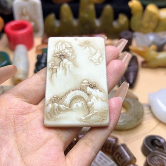 用***5和田玉（糖玉）未镶嵌车挂