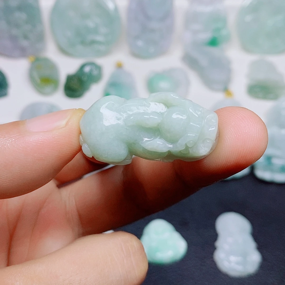 颈饰未镶嵌翡翠吊坠